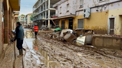 Bomberos de Lanzarote acuden a Valencia para ayudar en las tareas de limpieza tras la DANA