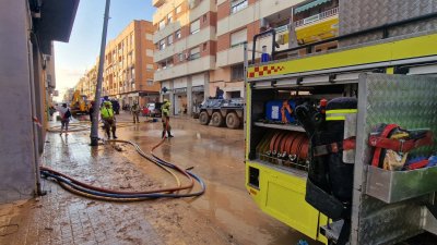 Emerlan acude a ayudar a los afectados tras el paso de la DANA en Valencia. 