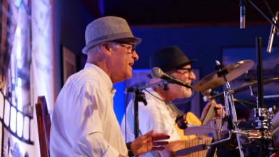 La Asociación Musical y Cultural El Cabozo presenta su disco 'Musicalizando Poetas'