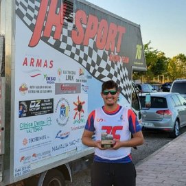 Daniel Hernández con el trofeo del campeonato