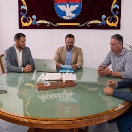 Reunión de Yonathan de León, Echedey Eugenio, Rosmen Quevedo, y con el director del Instituto Canario de la Vivienda, Antonio Ortega