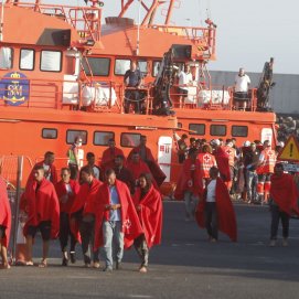 Llegada de migrantes a Puerto Naos (Fotos: José Luis Carrasco)