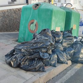 Residuos en la calle en el municipio de Tías. Foto: Ayuntamiento de Tías. 