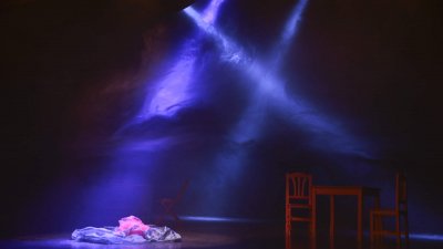 Obra de teatro 'Con el peso de los muertos'