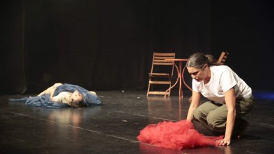 Obra de teatro 'Con el peso de los muertos'