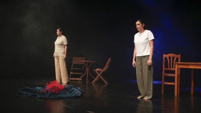 Obra de teatro 'Con el peso de los muertos'