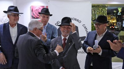 Francisco José Navarro, investido Cachorro de Honor por su defensa de las tradiciones de Lanzarote. Foto: La Voz