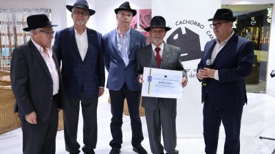 Francisco José Navarro, investido Cachorro de Honor por su defensa de las tradiciones de Lanzarote. Foto: La Voz