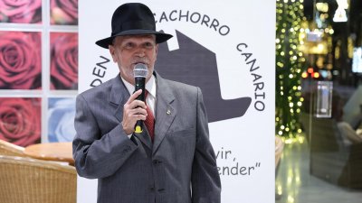 Francisco José Navarro, investido Cachorro de Honor por su defensa de las tradiciones de Lanzarote. Foto: La Voz