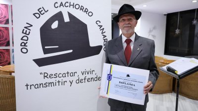 Francisco José Navarro, investido Cachorro de Honor por su defensa de las tradiciones de Lanzarote. Foto: La Voz