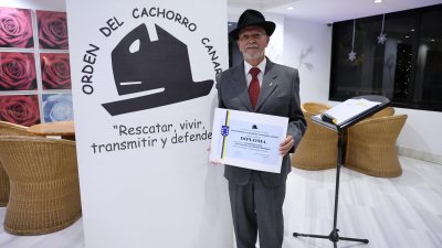 Francisco José Navarro, investido Cachorro de Honor por su defensa de las tradiciones de Lanzarote. Foto: La Voz