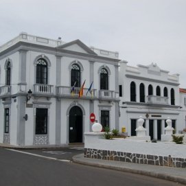 Fachada del Ayuntamiento de Haría