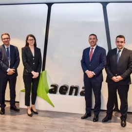 Oswaldo Betancort, Elena Mayoral, José Valle, Héctor Fernández, Ángel Sanz y Sonia Corrochano en la reunión en la sede de Aena