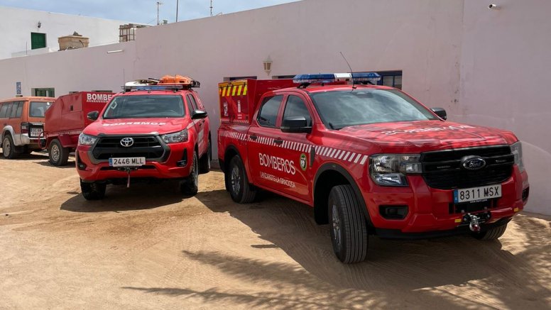 Bomberos en Caleta de Sebo en La Graciosa.