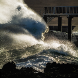 La fotografía de la ola en la playa de La Garita