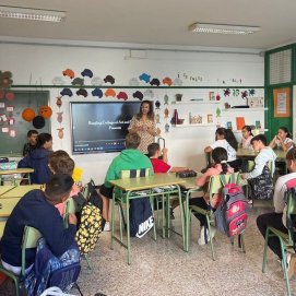 Los alumnos en el aula recibiendo las charlas sobre salud mental