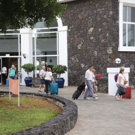 Turistas en Lanzarote en una imagen de archivo. Foto: La Voz de Lanzarote.