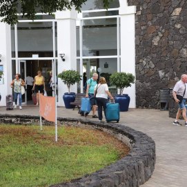 Turistas en Lanzarote en una imagen de archivo. Foto: La Voz de Lanzarote.