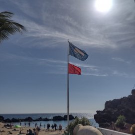 Playa Chica o Playa de la Barrilla en Puerto del Carmen en una imagen de archivo. Foto: Consorcio de Seguridad y Emergencias.