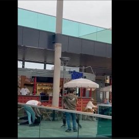 Pelea en el Open Mall