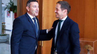 Oswaldo Betancort junto al consejero de Transición Ecológica del Gobierno de Canarias, Mariano H. Zapata.