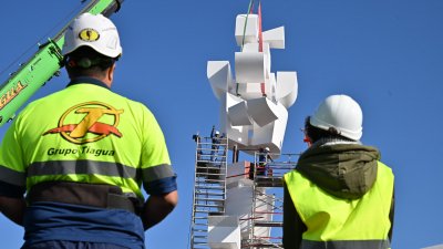 Colocación de la Escultura de la Fecundidad
