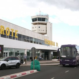 Torre de control en el aeropuerto de Lanzarote