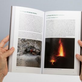 Interior de la obra 'La isla de los volcanes' del geólogo Roger Trend