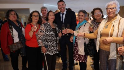 Homenaje a las parejas que llevan juntos más de 50 años