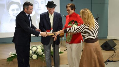Homenaje a las parejas que llevan juntos más de 50 años