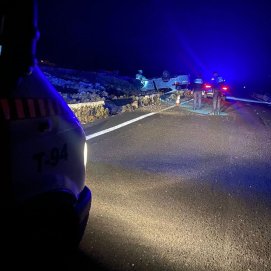 Vuelco del coche en la carretera de Mastadache