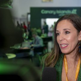 Jessica de León atendiendo a los medios en la pasada feria de turismo Londres. Fitur.