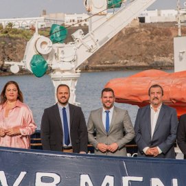 Yonathan de León con autoridades del Cabildo, Autoridad Portuaria, Cámara de Comercio y Grupo Boluda