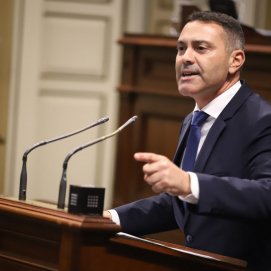 El diputado nacionalista Oswaldo Betancort durante su intervención en el Parlamento.