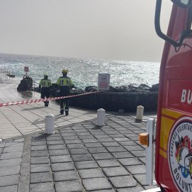 Boluntis cierran el acceso al muelle de Playa Chica