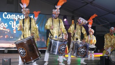 Presentación de las comparsas del municipio de Yaiza en Uga, 2025