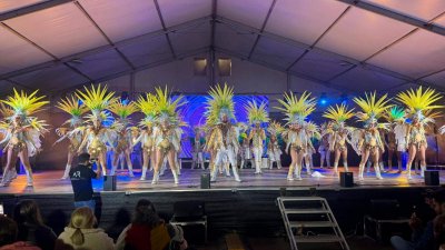 Presentación de las comparsas del municipio de Yaiza en Uga, 2025