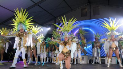 Presentación de las comparsas del municipio de Yaiza en Uga, 2025