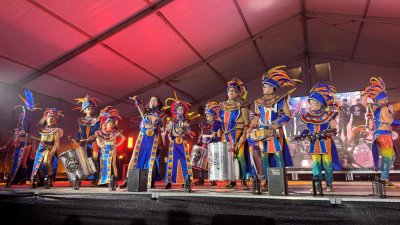 Presentación de las comparsas del municipio de Yaiza en Uga, 2025