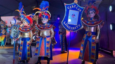 Presentación de las comparsas del municipio de Yaiza en Uga, 2025