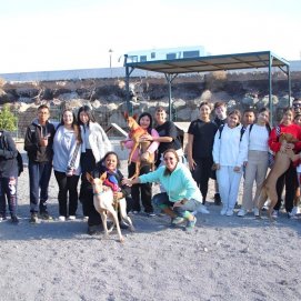 Los alumnos en el Centro de Acogida de Animales de Yaiza