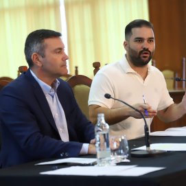 El presidente del Cabildo de Lanzarote, Oswaldo Betancort, y el consejero Jesús Machín, este viernes. Foto: Cabildo de Lanzarote.