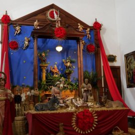 El portal de Belén navideño en la parroquia de San Ginés