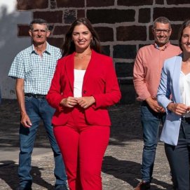 Judit Fontes (PSOE) con parte grupo municipal