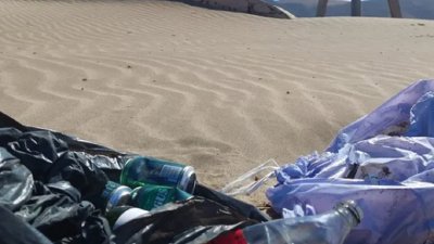 Basuras en la playa de Famara