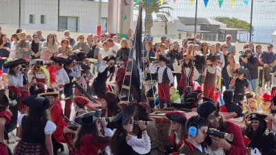 Los alumnos del CEIP César Manrique disfrutan del carnaval