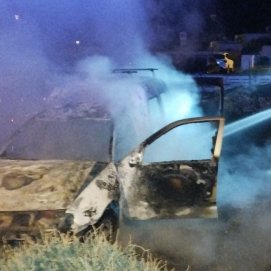 Coche incendiado en Órzola