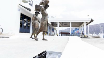 Conjunto escultórico que homenajea a la mujer graciosera