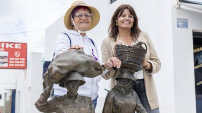 Conjunto escultórico que homenajea a la mujer graciosera