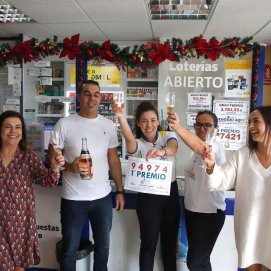 Primer Premio de la Lotería de El Niño cae en San Bartolomé (Fotos: José Luis Carrasco)